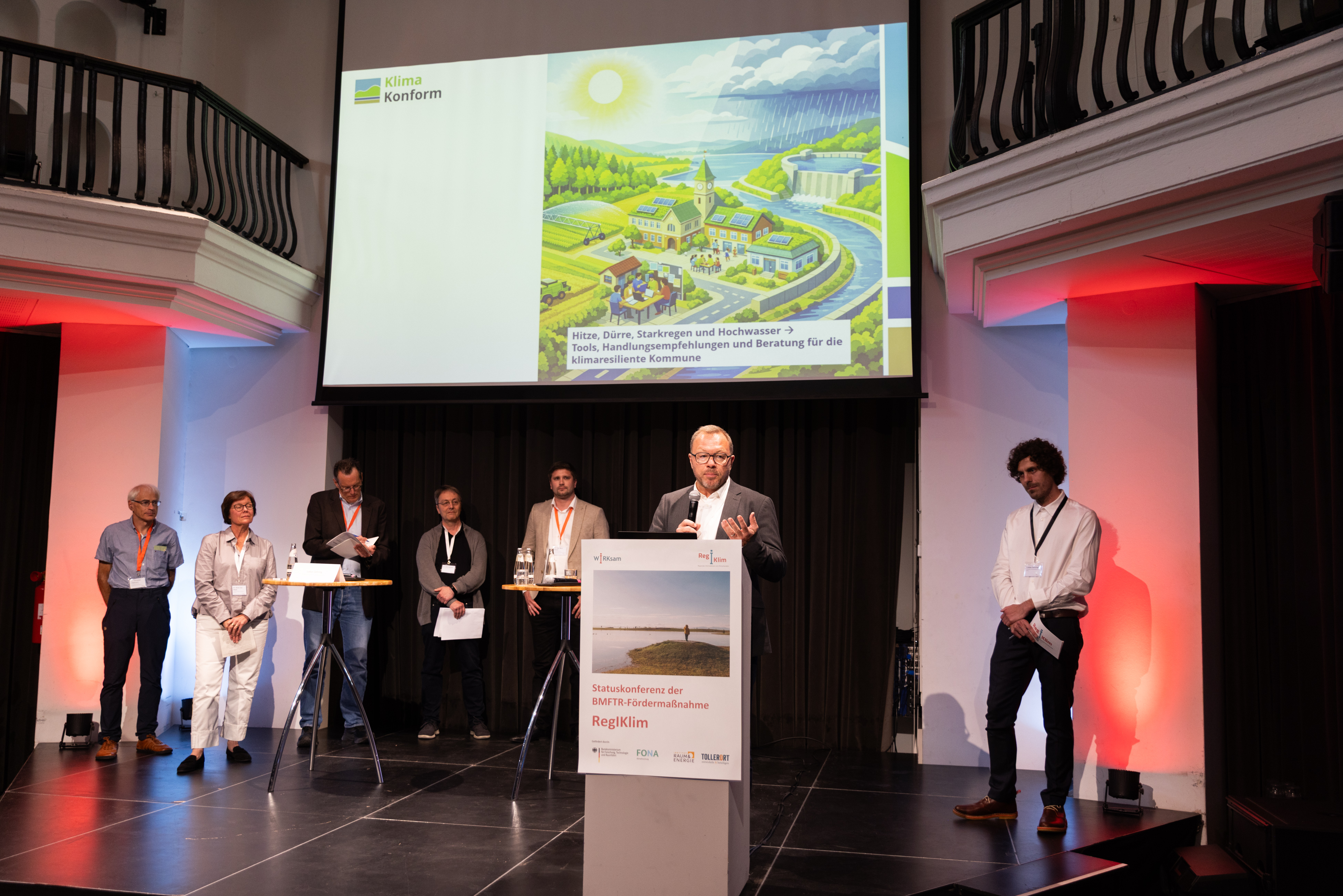 Professor Mauder stellt die Highlights des Projekts KlimaKonform vor.