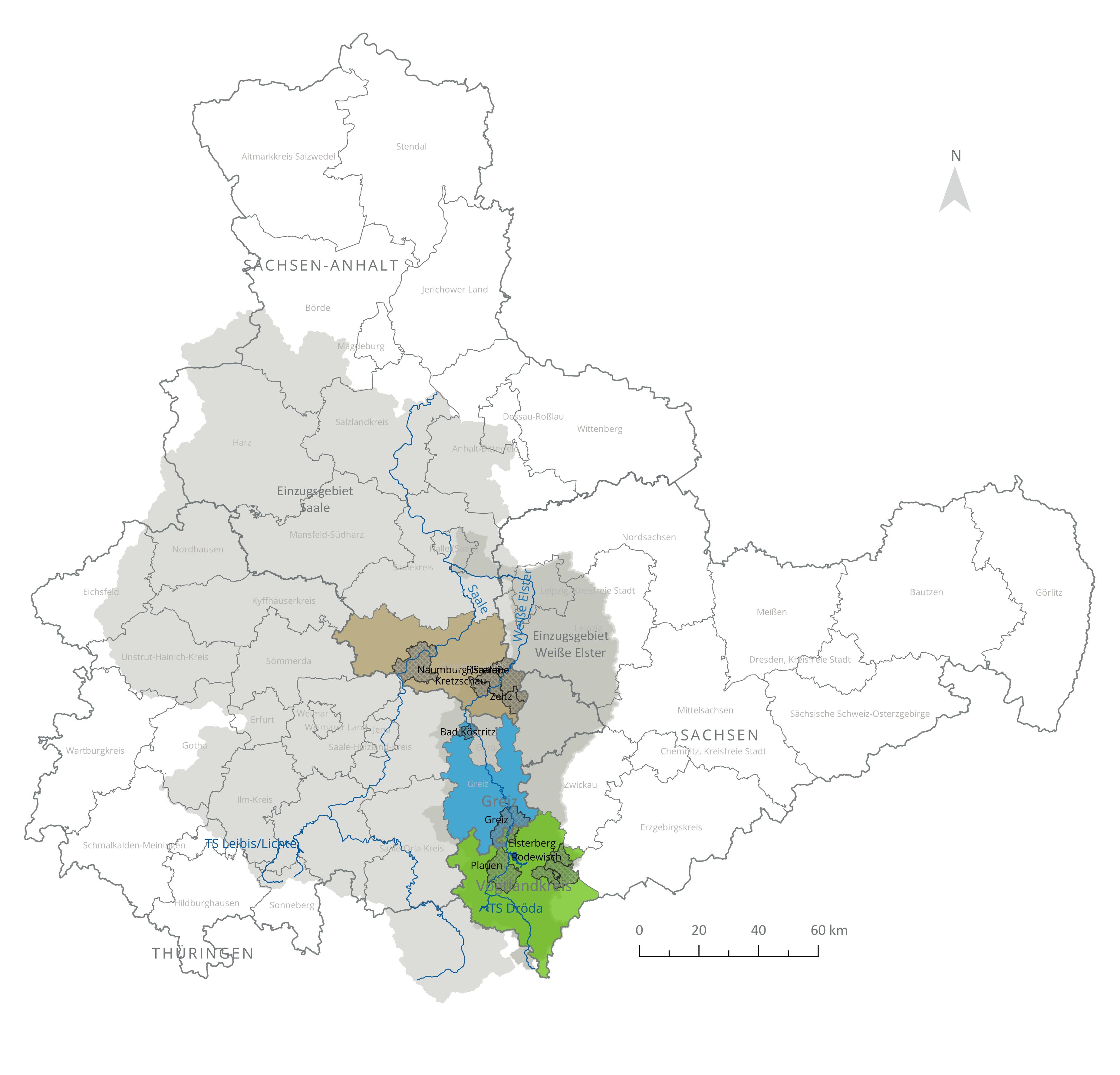 Karte der KlimaKonform Modellregion mit den Bundesländern Sachsen, Thüringen und Sachsen-Anhalt, den Einzugsgebieten der Weißen Elster und der Saale sowie den im Text genannten Pilotkommunen und Talsperren.